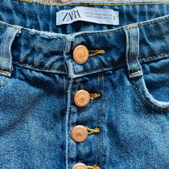 Zara Cutoff Shorts Size 4 Denim Jean Shorts Distressed Raw Hem - Picture 2 of 7